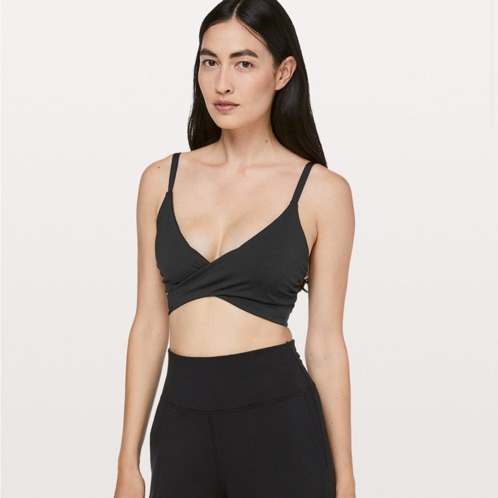Lululemon Black Lean In V Cut Sports Bra Size 6